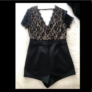🎉CLOSET CLEAR OUT🎉Forever 21 lace cheeky romper